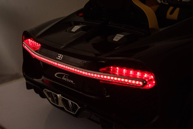 Детский электромобиль Bugatti Chiron 2.4G - RED - HL318