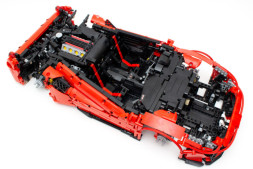 Конструктор CADA Ferrari 488 (3187  деталей, пульт, электропривод) - C61042W